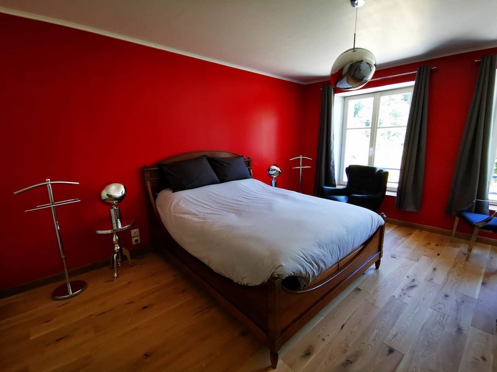 Chambre rouge du gîte La Bayenne à Revin dans les Ardennes