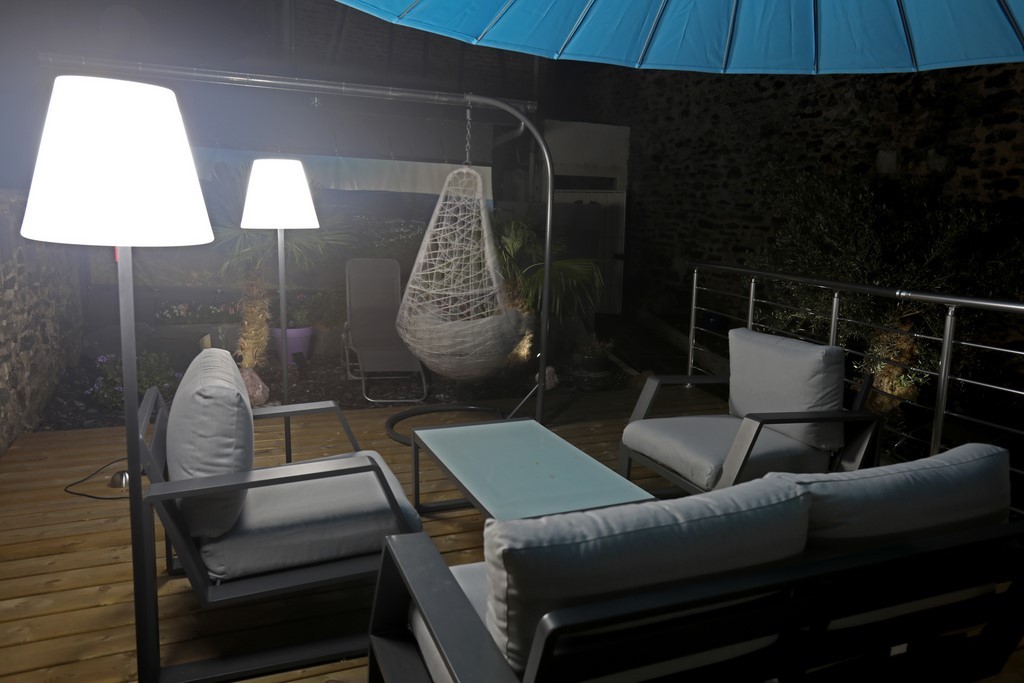 Terrase en nocturne à la maison d'hôtes La Bayenne à Revin dans les Ardennes