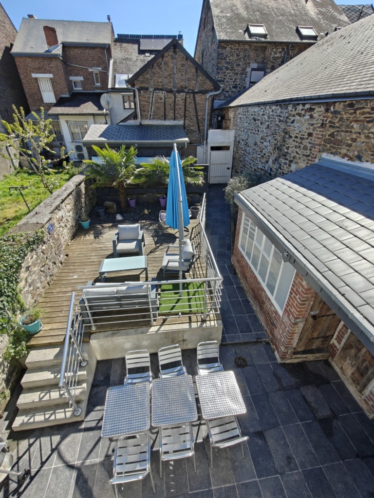 Vue aérienne terrasse gîte La Bayenne à Revin