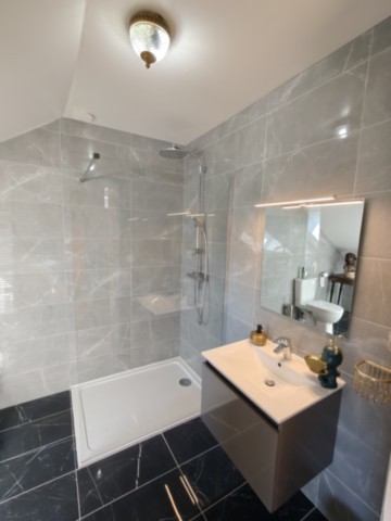 Douche italienne chambre empire du gîte La Bayenne à Revin