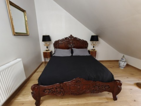Chambre Empire gîte La Bayenne Revin - Lit sculptée en acajou