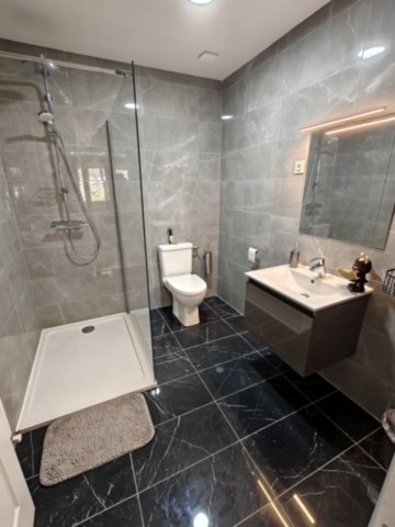 Salle de bain gîte La Bayenne Revin - Douche italienne moderne Ardennes