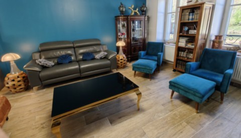 Salon spacieux à La Bayenne à Revin